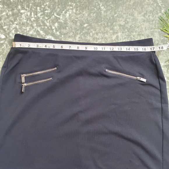 Old Navy Black Mini Skirt - Picture 4 of 7